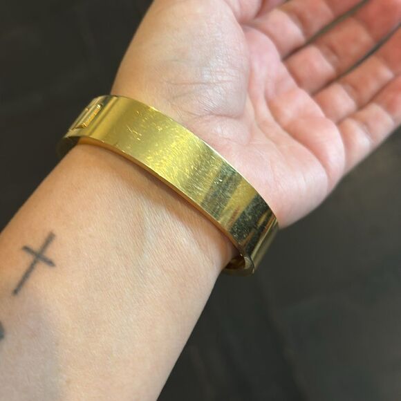 Tory Burch Gold Tone Fitbit Metal Bracelet Geometric Keeper Holder - Picture 11 of 13